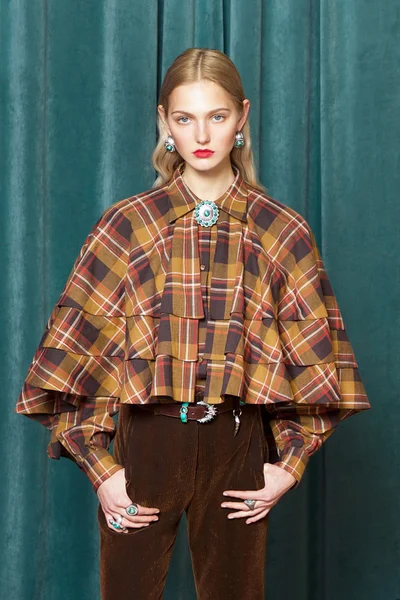 Look 18